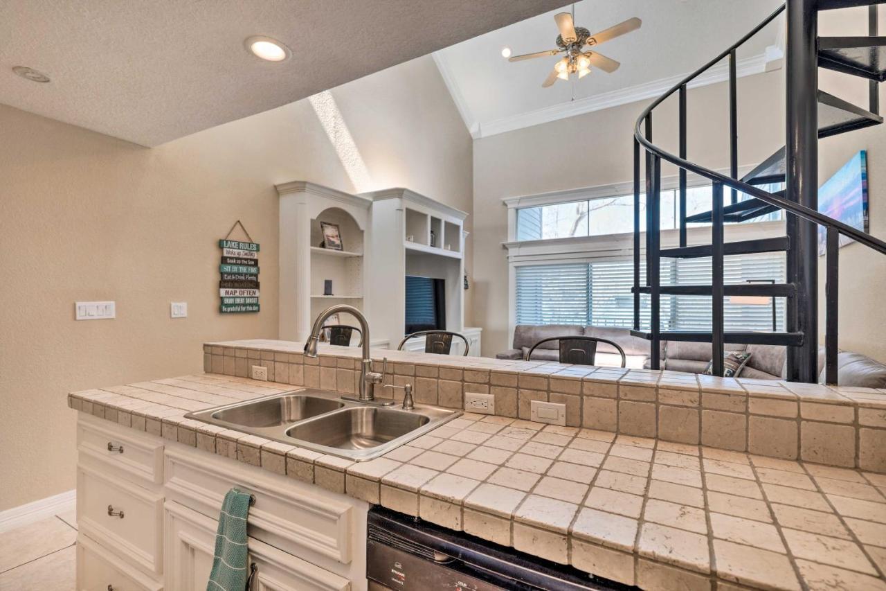 Idyllic Montgomery Condo With Pool And Lake View! Zewnętrze zdjęcie