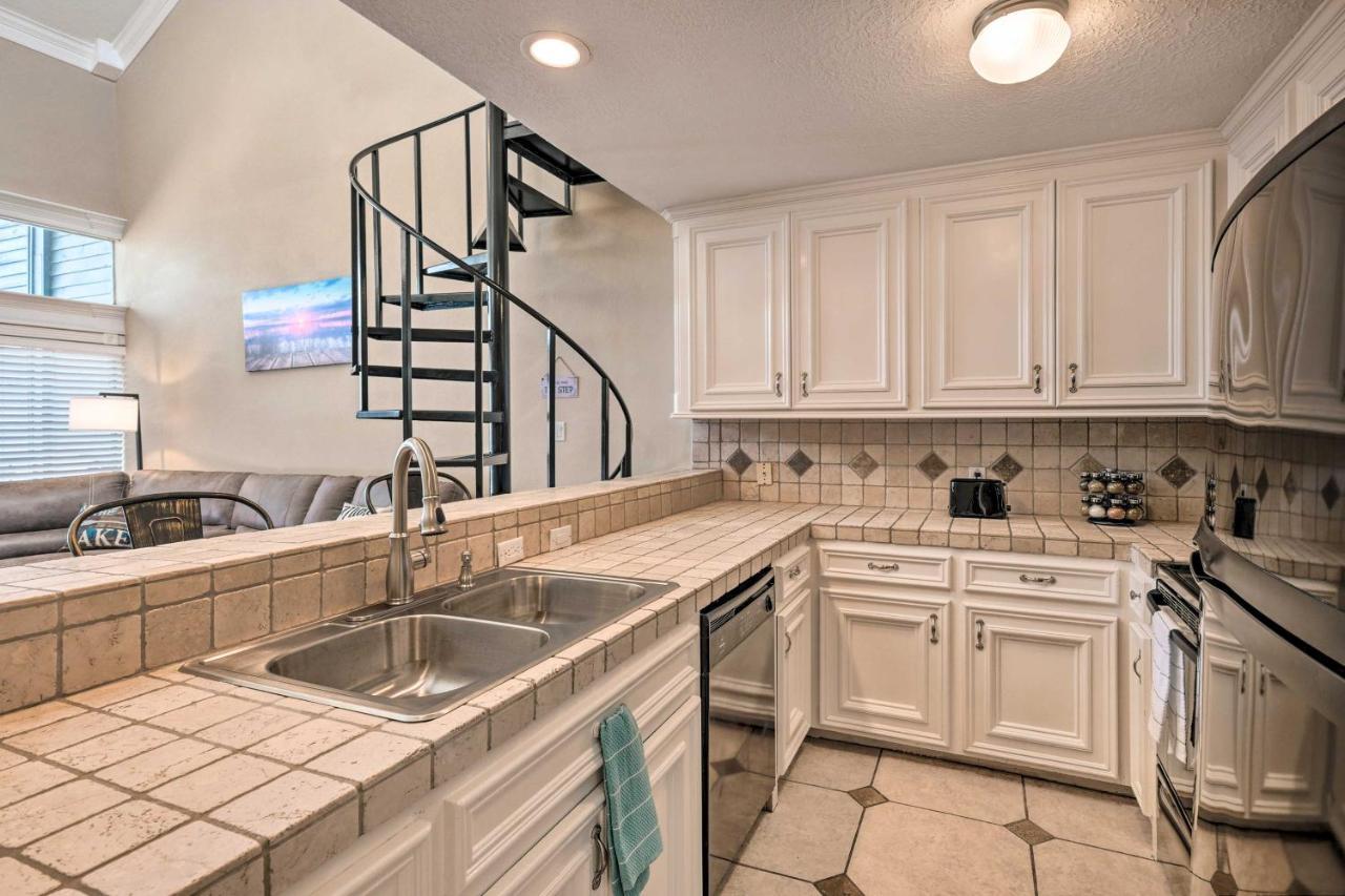 Idyllic Montgomery Condo With Pool And Lake View! Zewnętrze zdjęcie